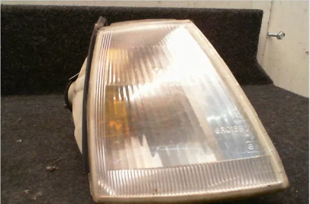 Clignotant droit Renault CLIO I (B-C57_, 5-357_) 1.9 d (b-c-s576, b-c-s57l) (1991-1998) occasion — photo 3