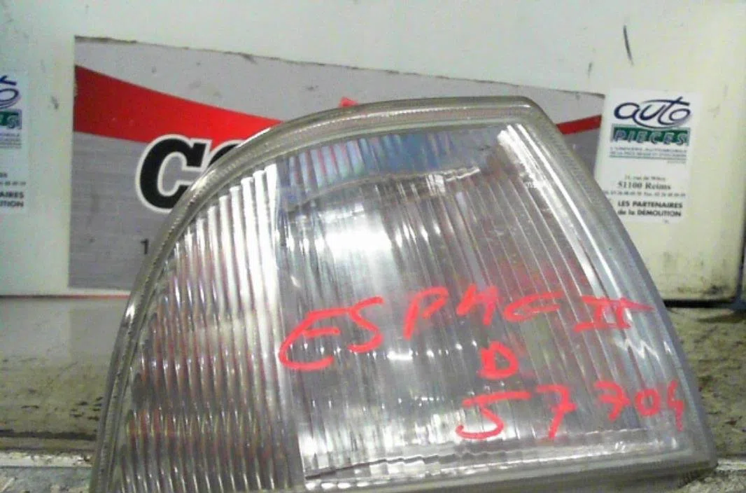 Clignotant droit Renault ESPACE II (J-S63_) 2.2 (j-s637, j63g) (1991-1996) occasion — photo 3