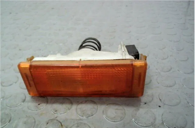 Clignotant droit Renault EXPRESS Camionnette-Monospace (F40_, G40_) 1.0 (1986-1992) occasion — photo 2