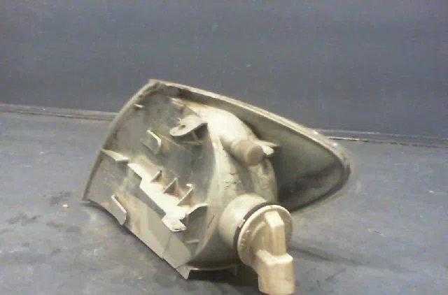 Clignotant droit RENAULT MEGANE I Phase 1 11-1995--03-1999 occasion