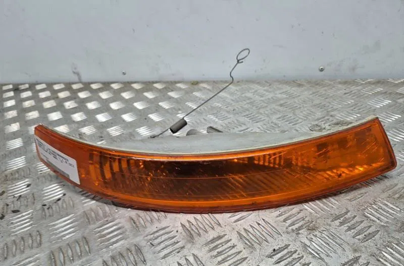 Clignotant droit RENAULT TRAFIC 2 PHASE 1 occasion — photo 2