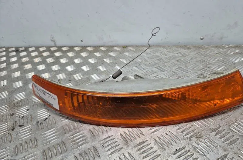 Clignotant droit RENAULT TRAFIC 2 PHASE 1 occasion — photo 4
