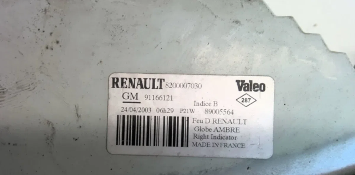 Clignotant droit Renault TRAFIC II Autobus-Autocar (JL) 1.9 dci 100 (jl0c) (2001-2006) occasion — photo 2
