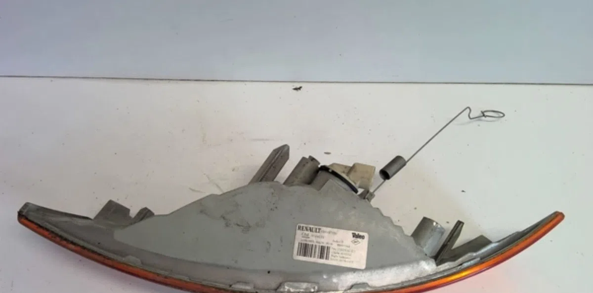 Clignotant droit Renault TRAFIC II Autobus-Autocar (JL) 1.9 dci 100 (jl0c) (2001-2006) occasion — photo 3