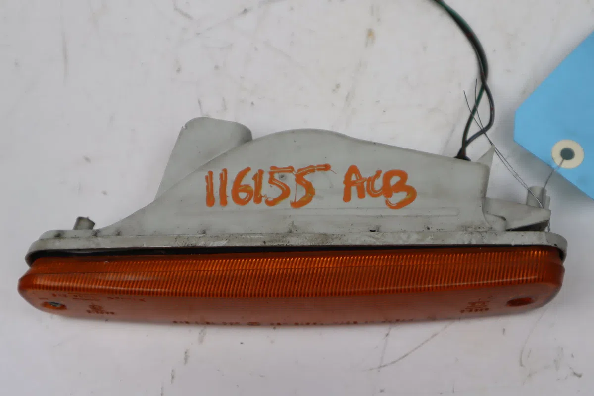Clignotant droit Subaru IMPREZA Break (GF) 1.6 i awd (gf4) (1992-2000) occasion — photo 2