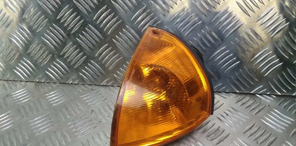 Clignotant droit Suzuki SWIFT II 3-5 portes (EA, MA) 1.0 i (sf310, aa44) (1995-2005) occasion