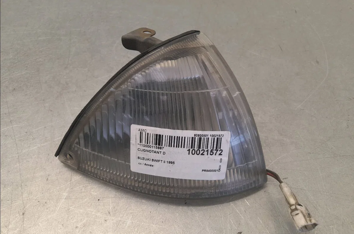 Clignotant droit SUZUKI SWIFT II occasion