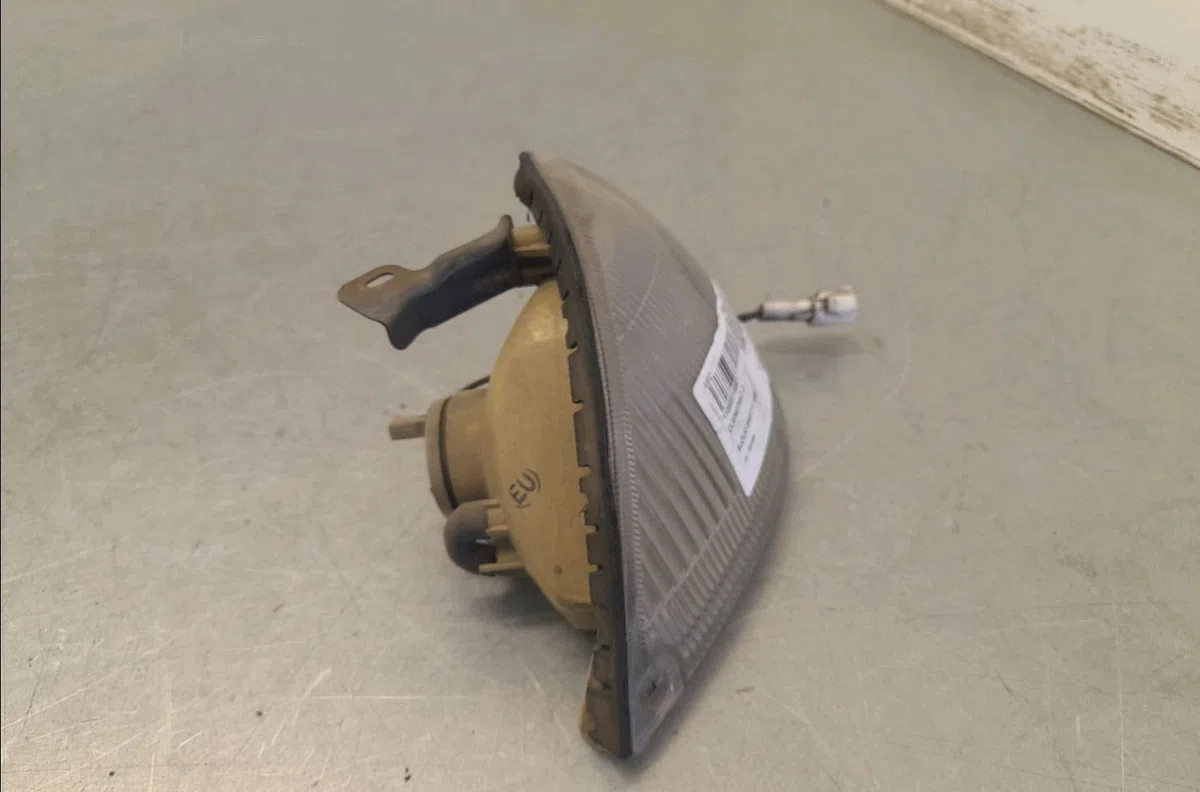 Clignotant droit SUZUKI SWIFT II occasion