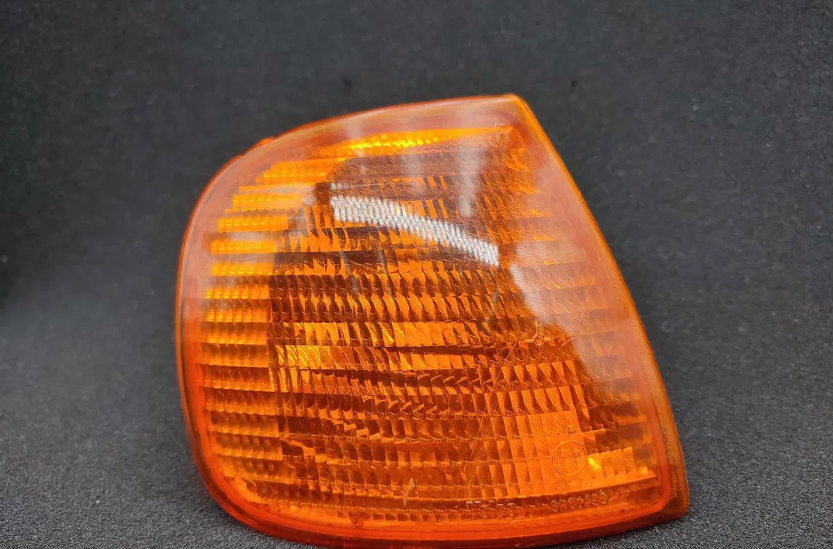 Clignotant droit VOLKSWAGEN CADDY 2 occasion — photo 2