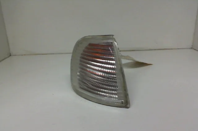 Clignotant droit VOLKSWAGEN CADDY II Phase 1 09-1996--03-2004 1.9 TDI occasion