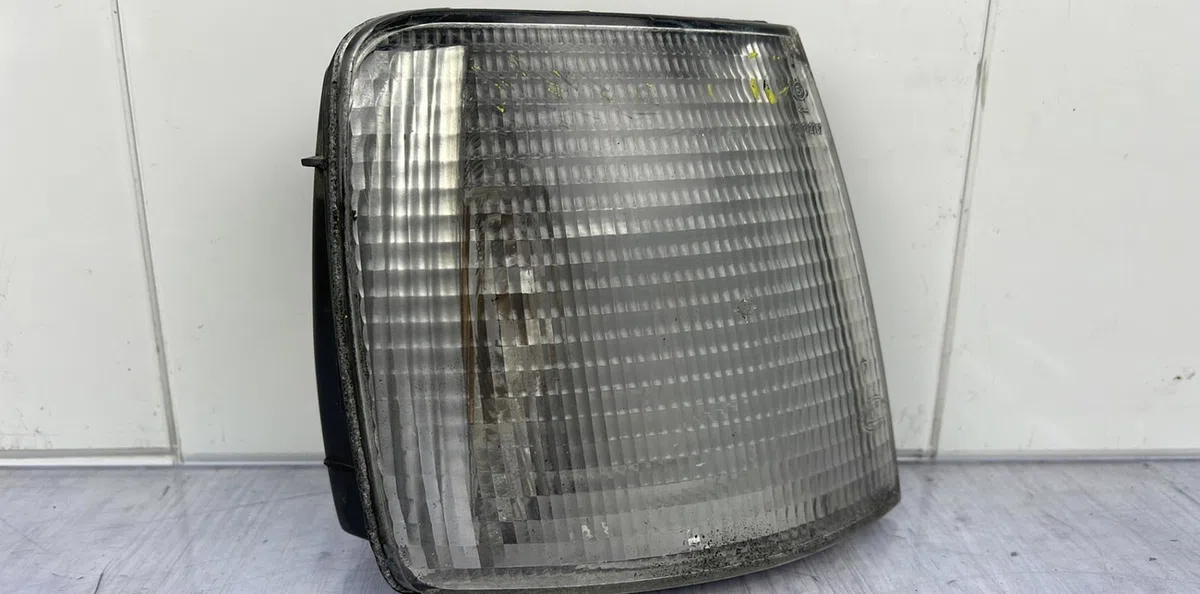Clignotant droit VOLKSWAGEN PASSAT 3 PHASE 1 BREAK occasion — photo 2