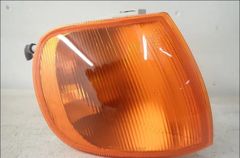 Clignotant droit Volkswagen POLO III (6N1) 55 1.3 (1994-1997) occasion