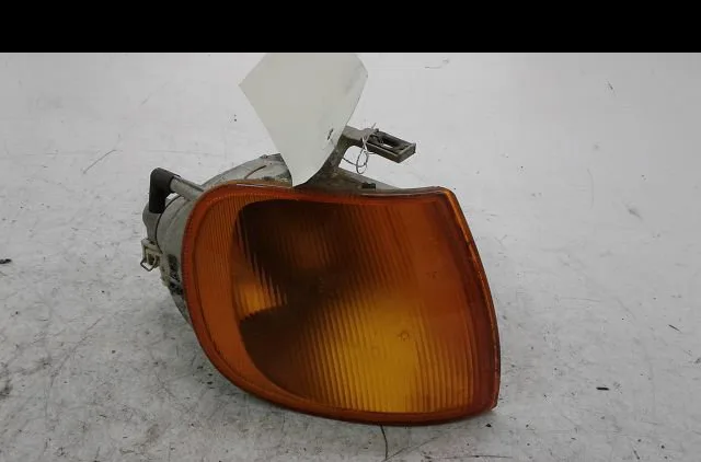 Clignotant droit Volkswagen POLO III (6N1) 60 1.4 (1995-1999) occasion
