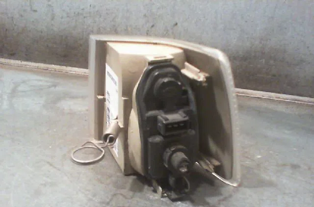 Clignotant droit VOLVO 850 Phase 1 03-1992--06-1993 occasion — photo 2
