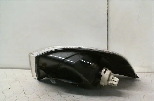 Clignotant droit Volvo V40 Break (645) 1.9 di (2000-2004) occasion — photo 2