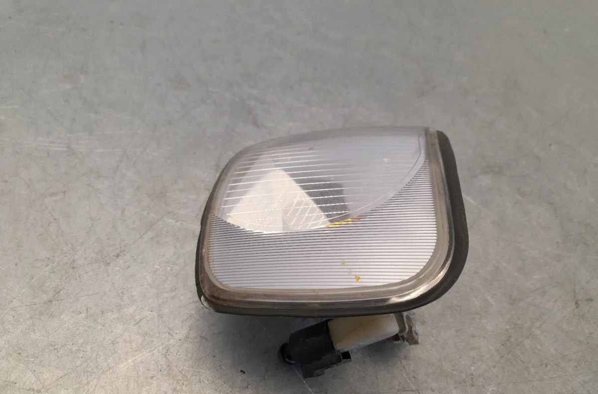 Clignotant gauche Audi A3 (8L1) 1.6 (1996-2003) occasion — photo 2