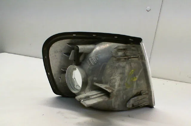 Clignotant gauche AUDI A3 I Phase 1 09-1996--10-2000 1.9 TDi 110ch occasion — photo 2
