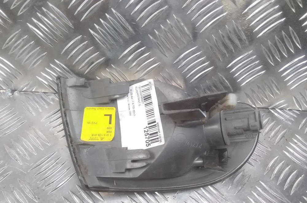 Clignotant gauche Audi A4 B5 (8D2) 1.9 tdi (1995-2000) 4 portes occasion — photo 2