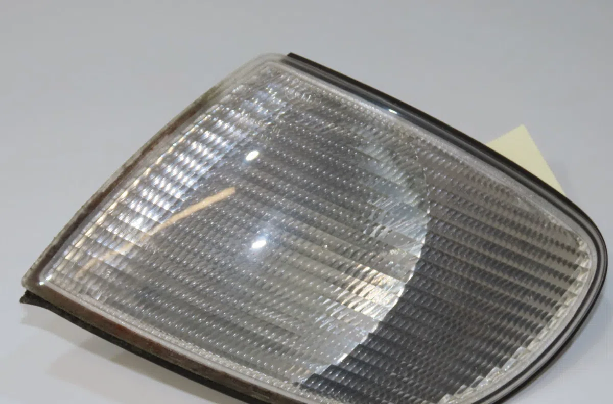 Clignotant gauche Audi A6 C4 (4A2) 2.0 (1994-1997) occasion — photo 2