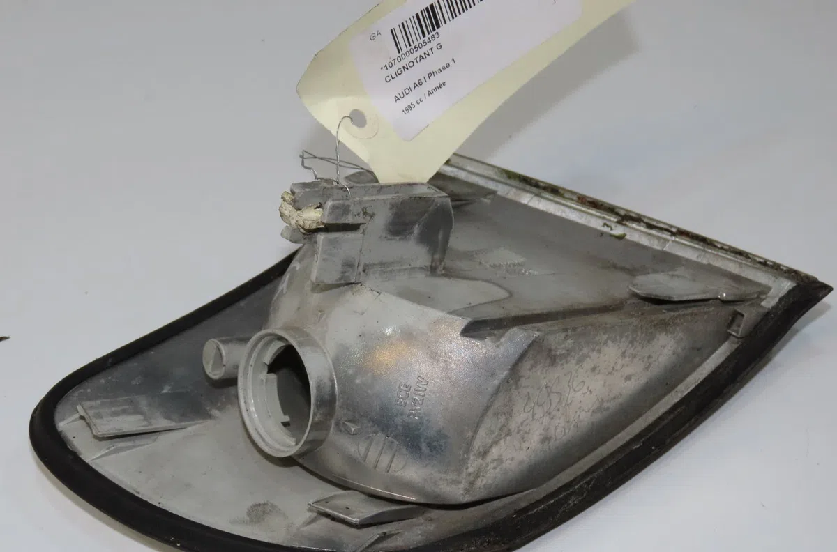 Clignotant gauche Audi A6 C4 (4A2) 2.0 (1994-1997) occasion — photo 3