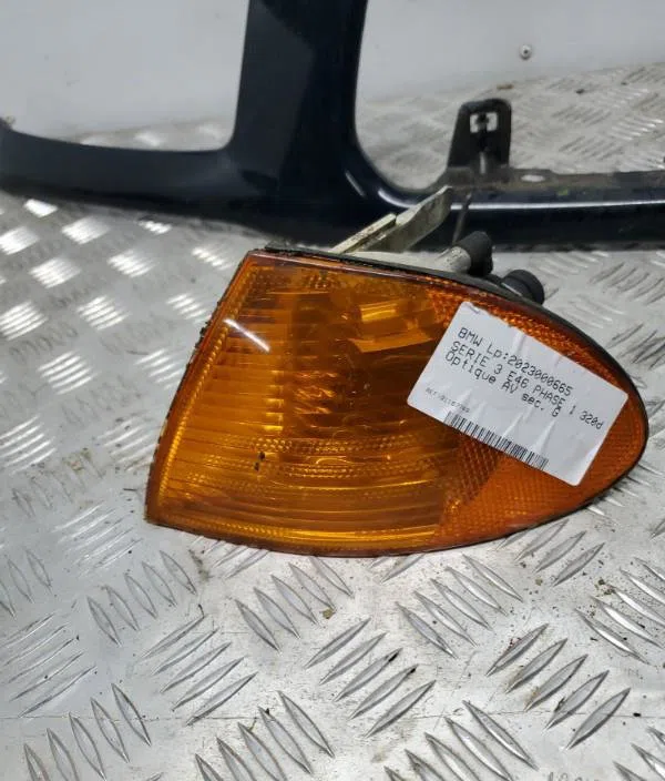 Clignotant gauche BMW SERIE 3 E46 PHASE 1 occasion — photo 3