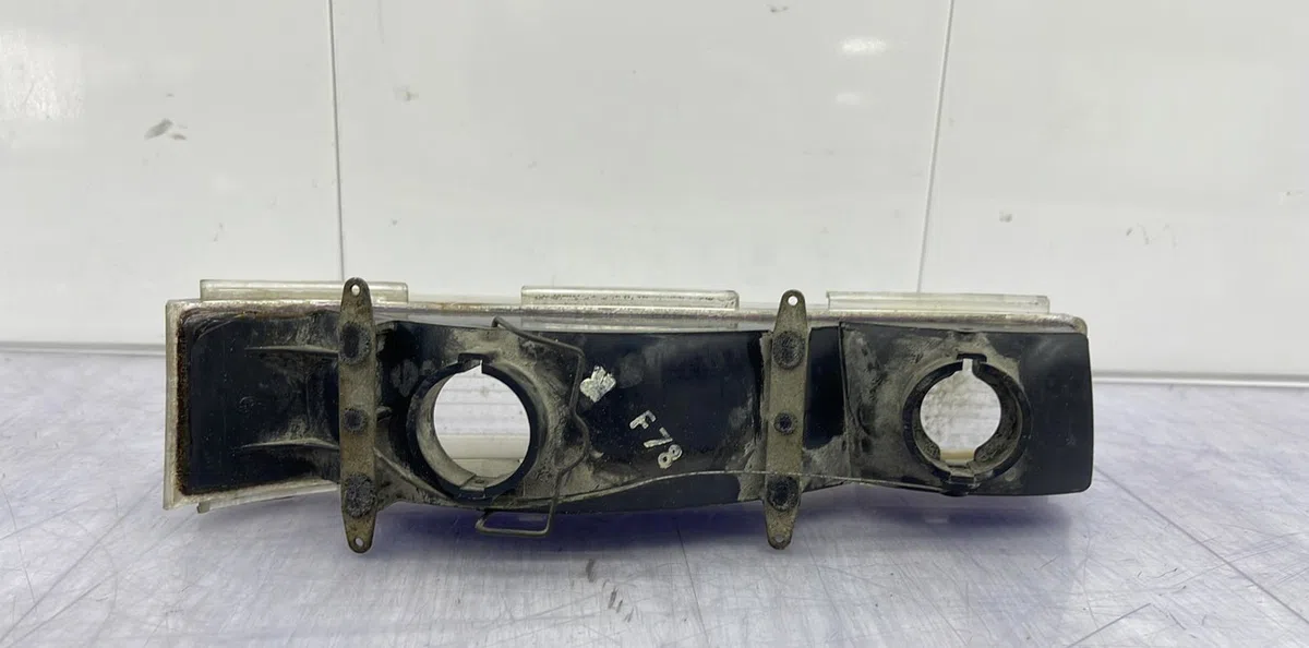 Clignotant gauche CITROEN AMI8 BREAK occasion — photo 3