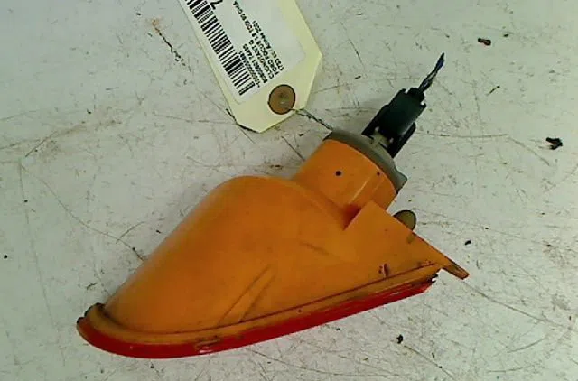 Clignotant gauche Ford FOCUS I (DAW, DBW) 1.8 turbo di - tddi (1998-2004) occasion — photo 2