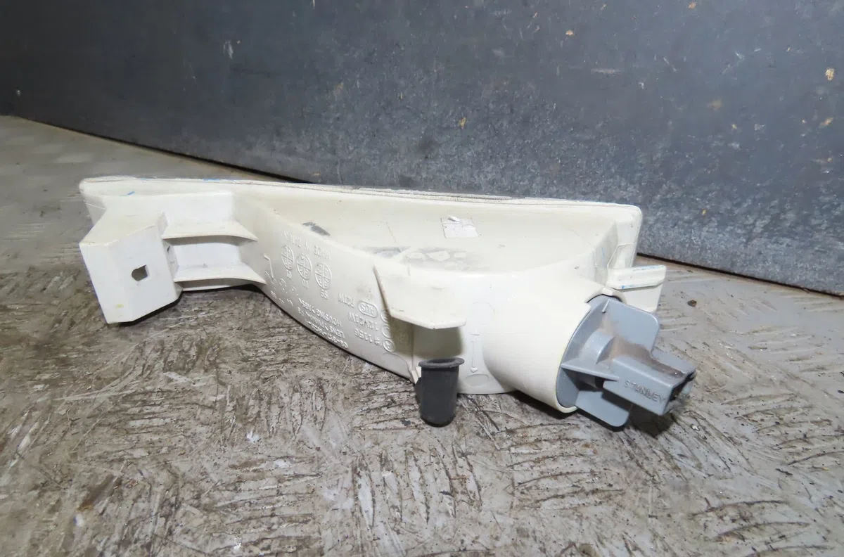 Clignotant gauche Honda PRELUDE IV (BB_) 2.0 i 16v (bb3) (1992-1996) occasion — photo 3