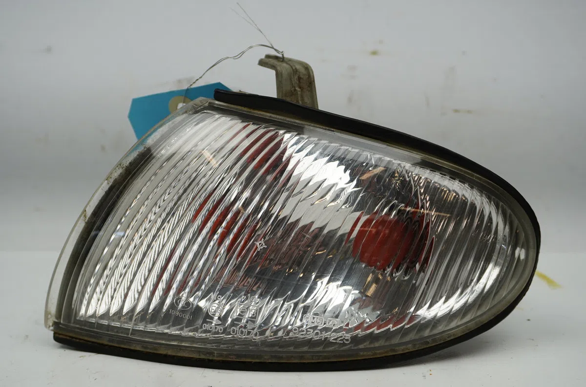 Clignotant gauche Hyundai PONY I (X-3) 1.3 i 12v (1994-2000) occasion — photo 3