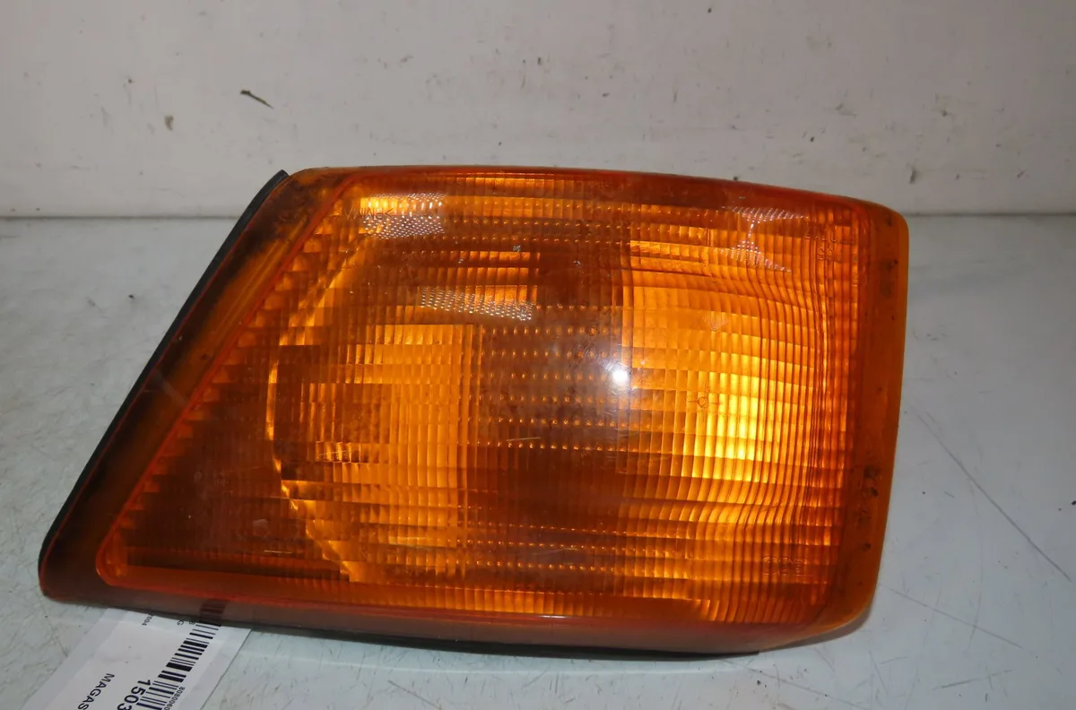Clignotant gauche Iveco DAILY III Camionnette 35 s 15 v, 35 c 15 v (a6hcv3b2, a6hbv4b2, a6hc41b2,... (2002-2007) occasion