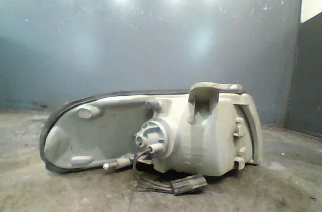 Clignotant gauche MAZDA 626 1997 occasion — photo 2