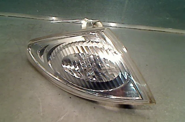 Clignotant gauche MAZDA PREMACY Phase 1 07-1999--06-2005 occasion — photo 2
