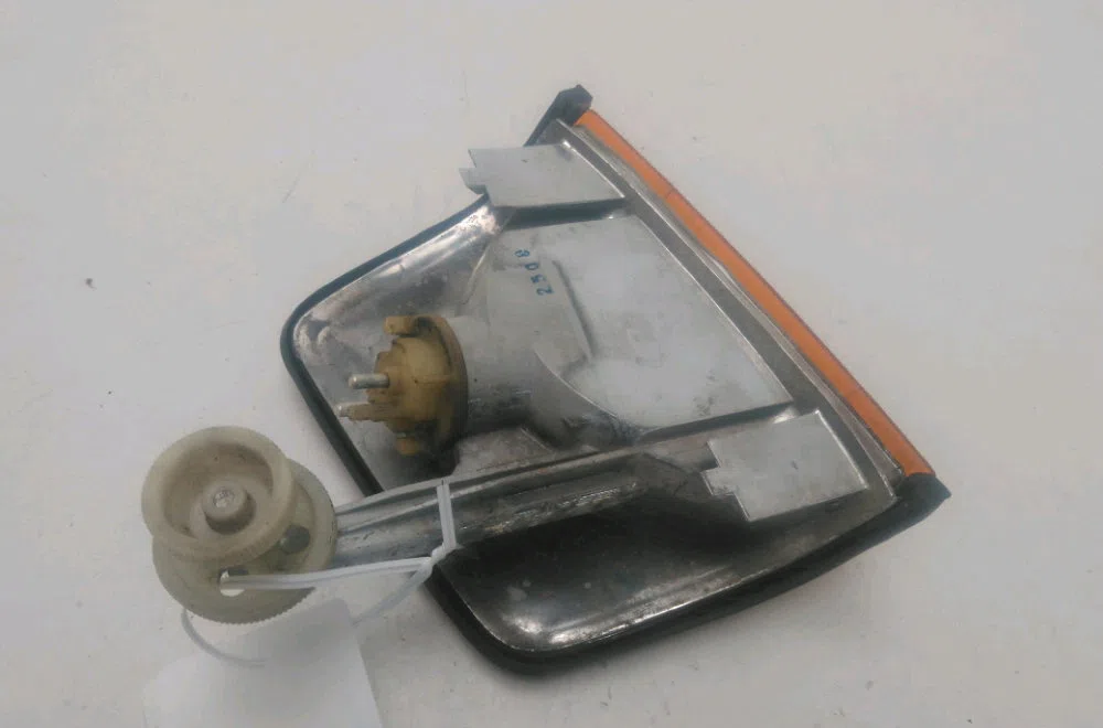 Clignotant gauche Mercedes-benz 190 (W201) D 2.5 (201.126) (1989-1993) occasion — photo 2