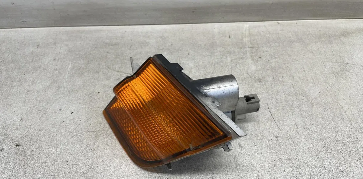 Clignotant gauche Nissan MICRA III (K12) 1.5 dci (2003-2010) occasion — photo 2
