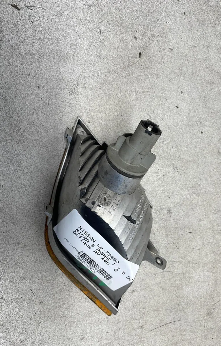 Clignotant gauche Nissan MICRA III (K12) 1.5 dci (2003-2010) occasion — photo 3
