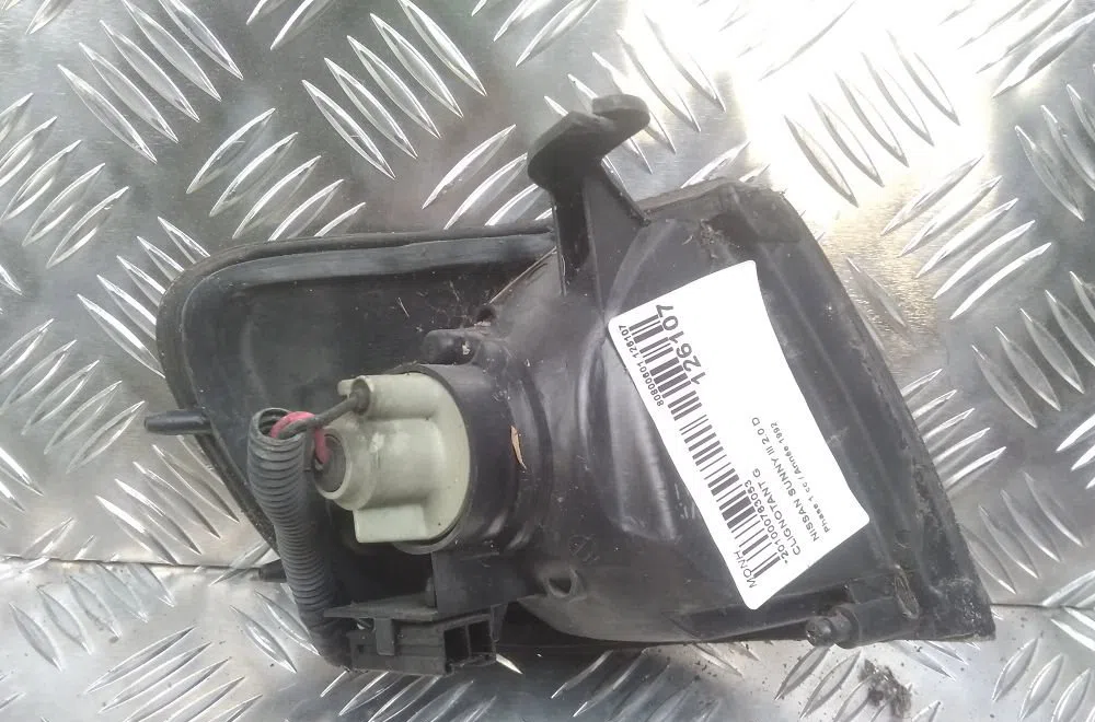 Clignotant gauche Nissan SUNNY III Liftback (N14) 2.0 d (1990-1995) 5 portes occasion — photo 2
