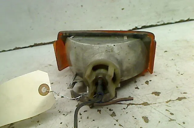 Clignotant gauche OPEL CORSA A occasion — photo 2