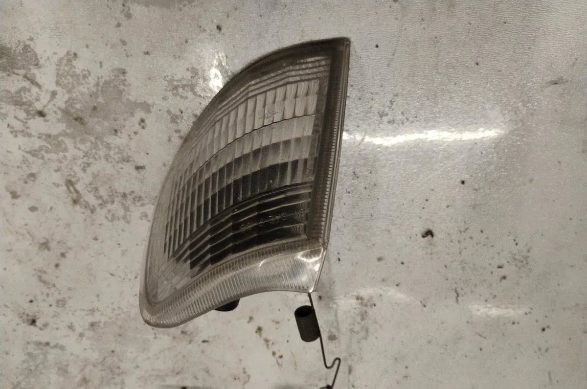 Clignotant gauche Peugeot 405 II Break (4E) 1.9 d (1992-1996) occasion — photo 2