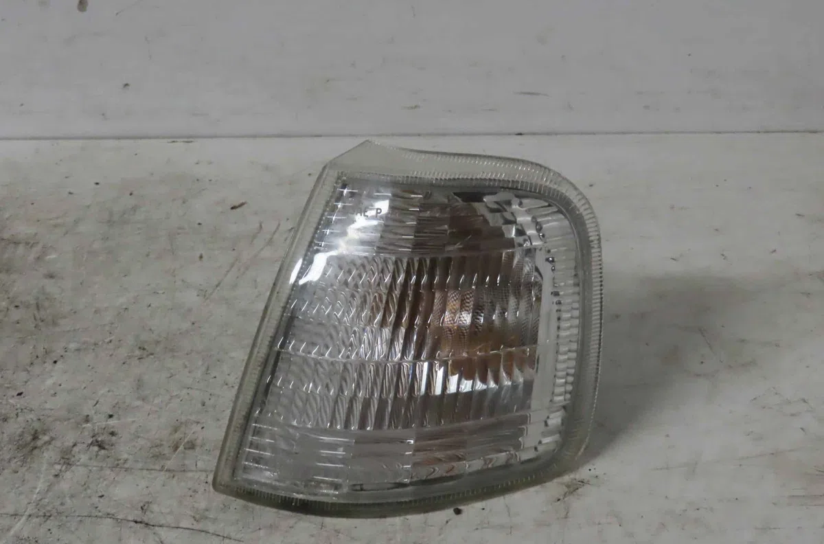 Clignotant gauche PEUGEOT 405 occasion — photo 2