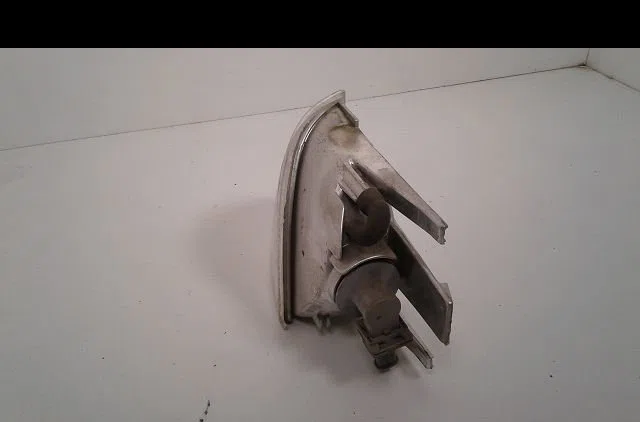 Clignotant gauche Peugeot EXPERT Camionnette (222) 1.9 d 70 (1998-2006) occasion — photo 2