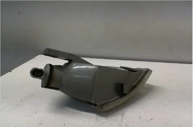 Clignotant gauche RENAULT CLIO I Phase 2 03-1994--03-1996 1.9 D 65ch occasion — photo 2
