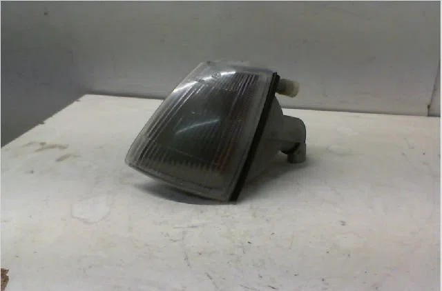 Clignotant gauche RENAULT CLIO I Phase 2 03-1994--03-1996 occasion — photo 2