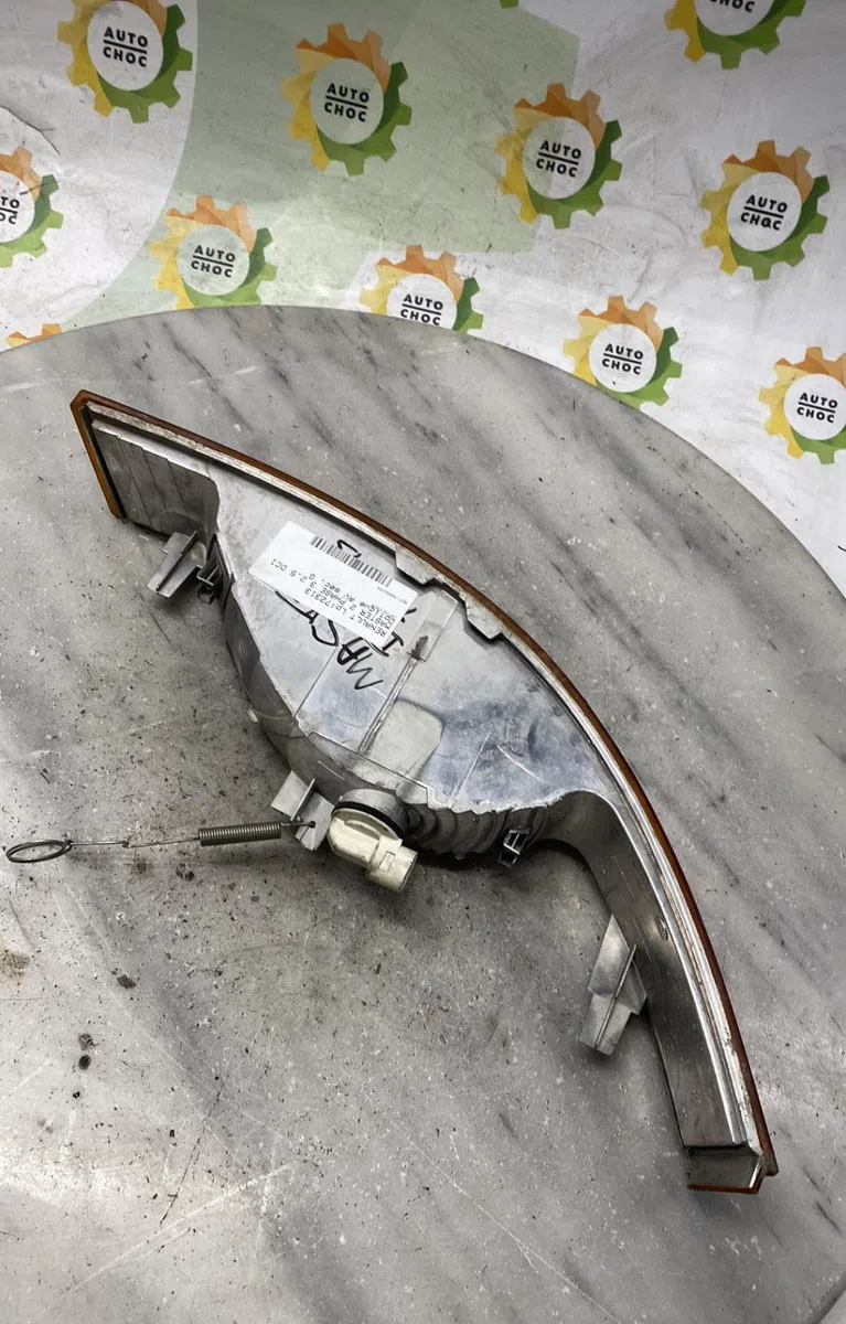 Clignotant gauche RENAULT MASTER 2 PHASE 3 occasion — photo 4