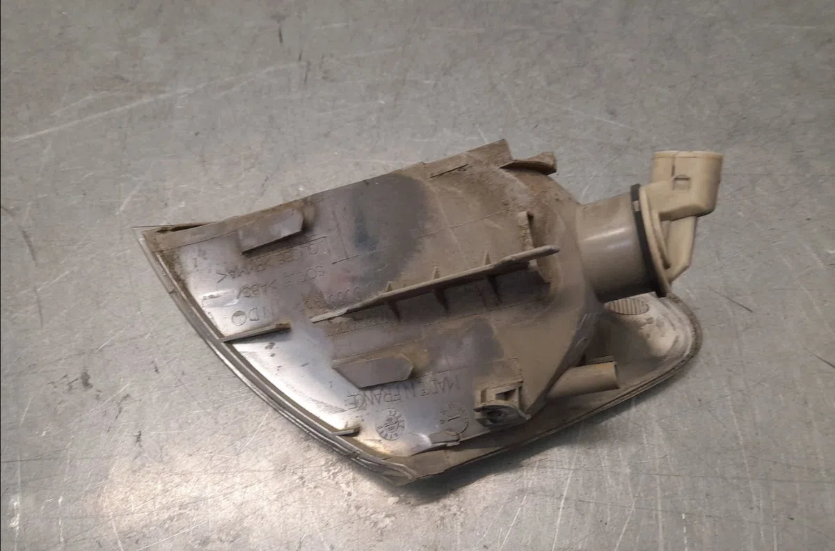 Clignotant gauche Renault MEGANE I (BA0-1_) 1.9 d eco (ba0a, ba0u, ba0r) (1996-2003) occasion — photo 2