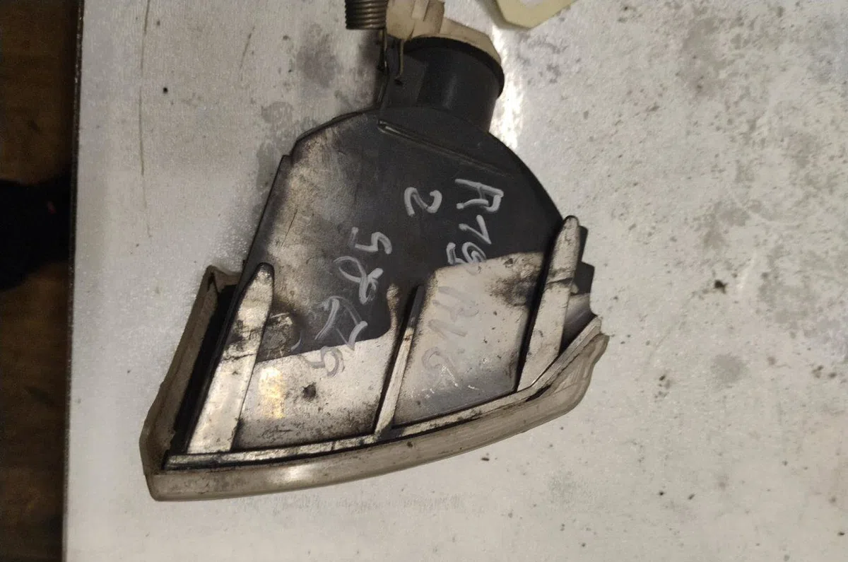 Clignotant gauche RENAULT R19 PHASE 2 occasion — photo 2