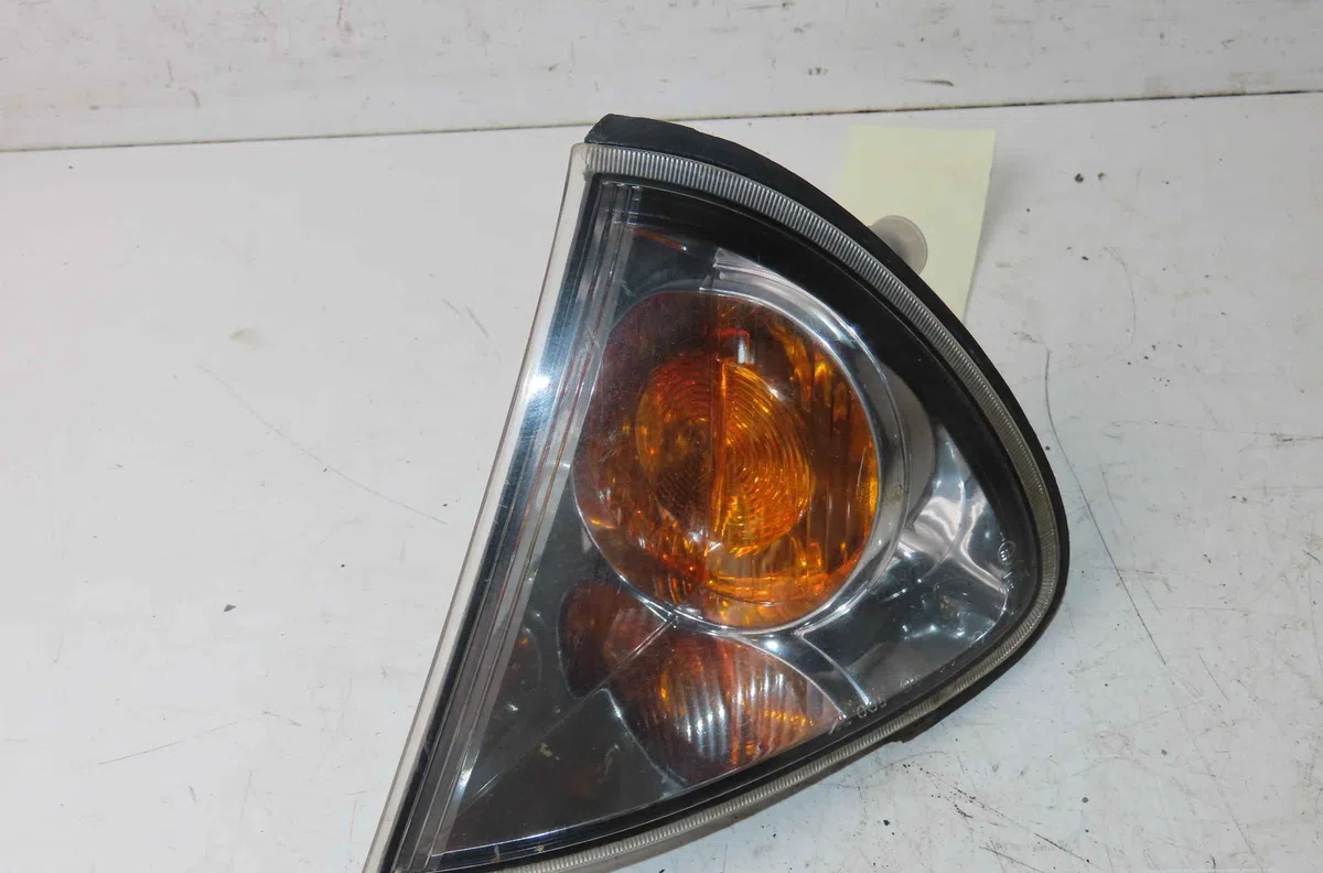 Clignotant gauche TOYOTA AVENSIS I occasion — photo 2