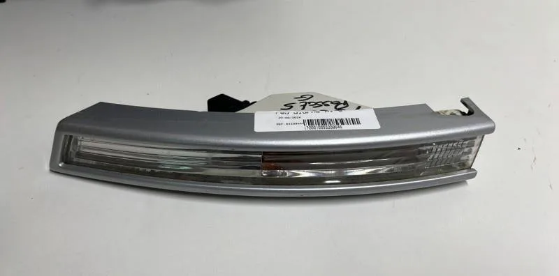 Clignotant gauche Volkswagen PASSAT B6 Variant (3C5) 2.0 tdi 16v (2005-2010) 5 portes occasion