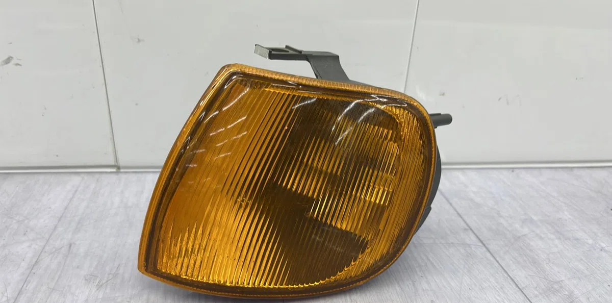Clignotant gauche VOLKSWAGEN POLO 3 PHASE 1 occasion