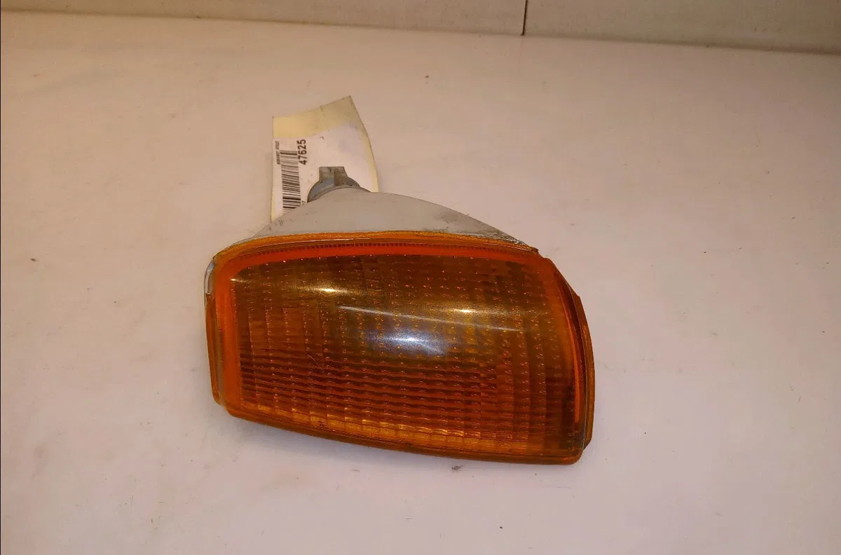 Clignotant gauche Volkswagen POLO II (86C, 80) 1.0 cat (1989-1994) occasion