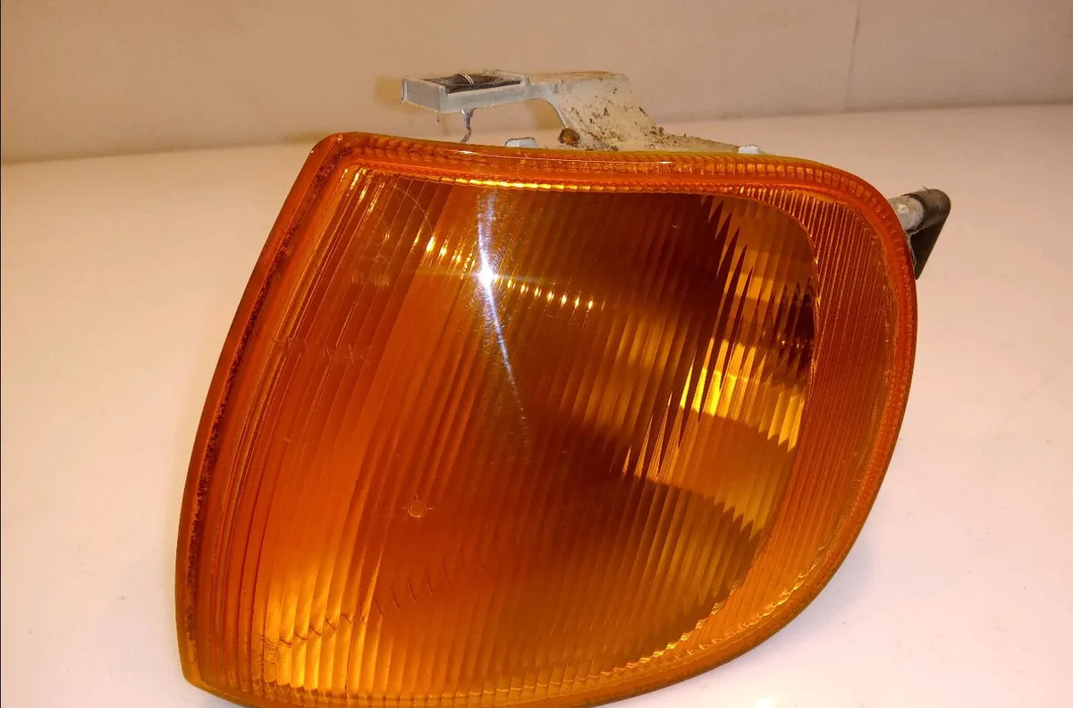 Clignotant gauche Volkswagen POLO III (6N1) 55 1.3 (1994-1997) occasion